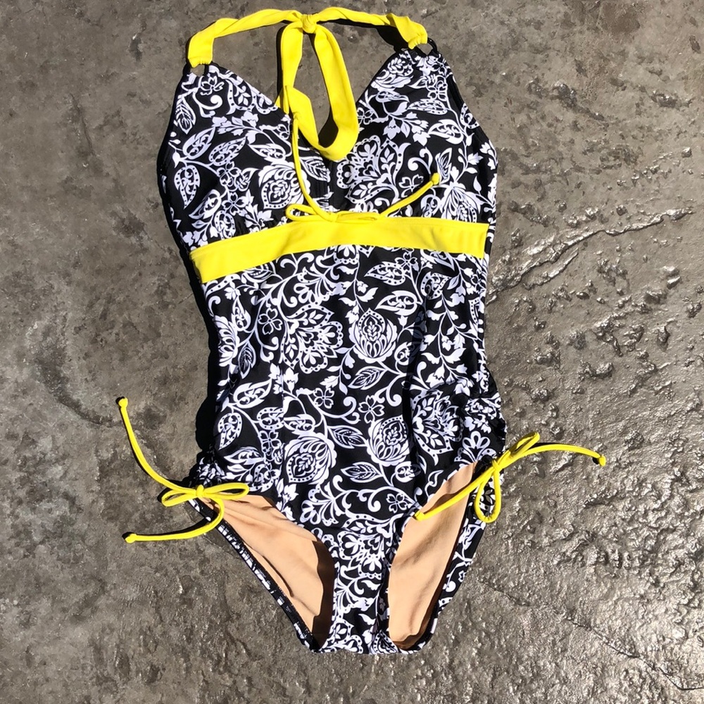 DOWNEAST Black White, Yellow Suit Sz Sm